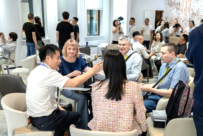 西大门：国内功能性遮阳产品领军企业，遮阳成品出海积蓄增长动能