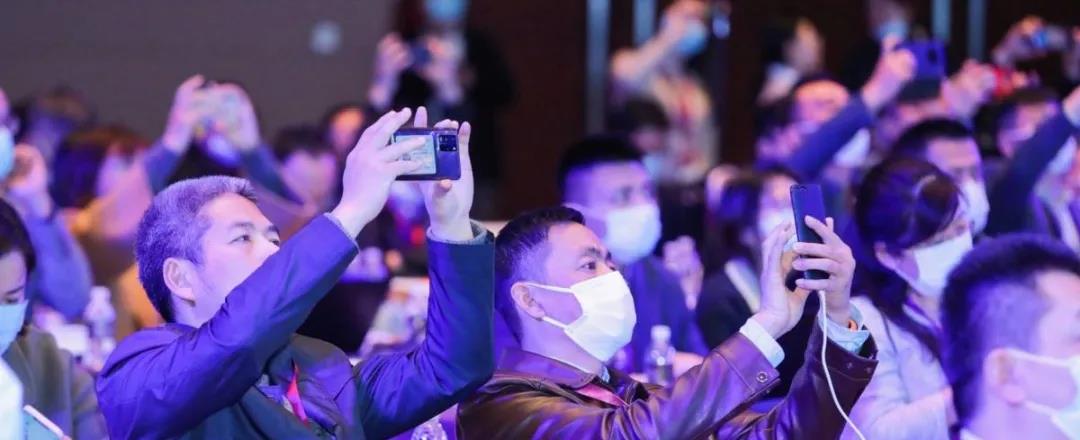 引爆媒体圈，R+T Asia到底有多燃