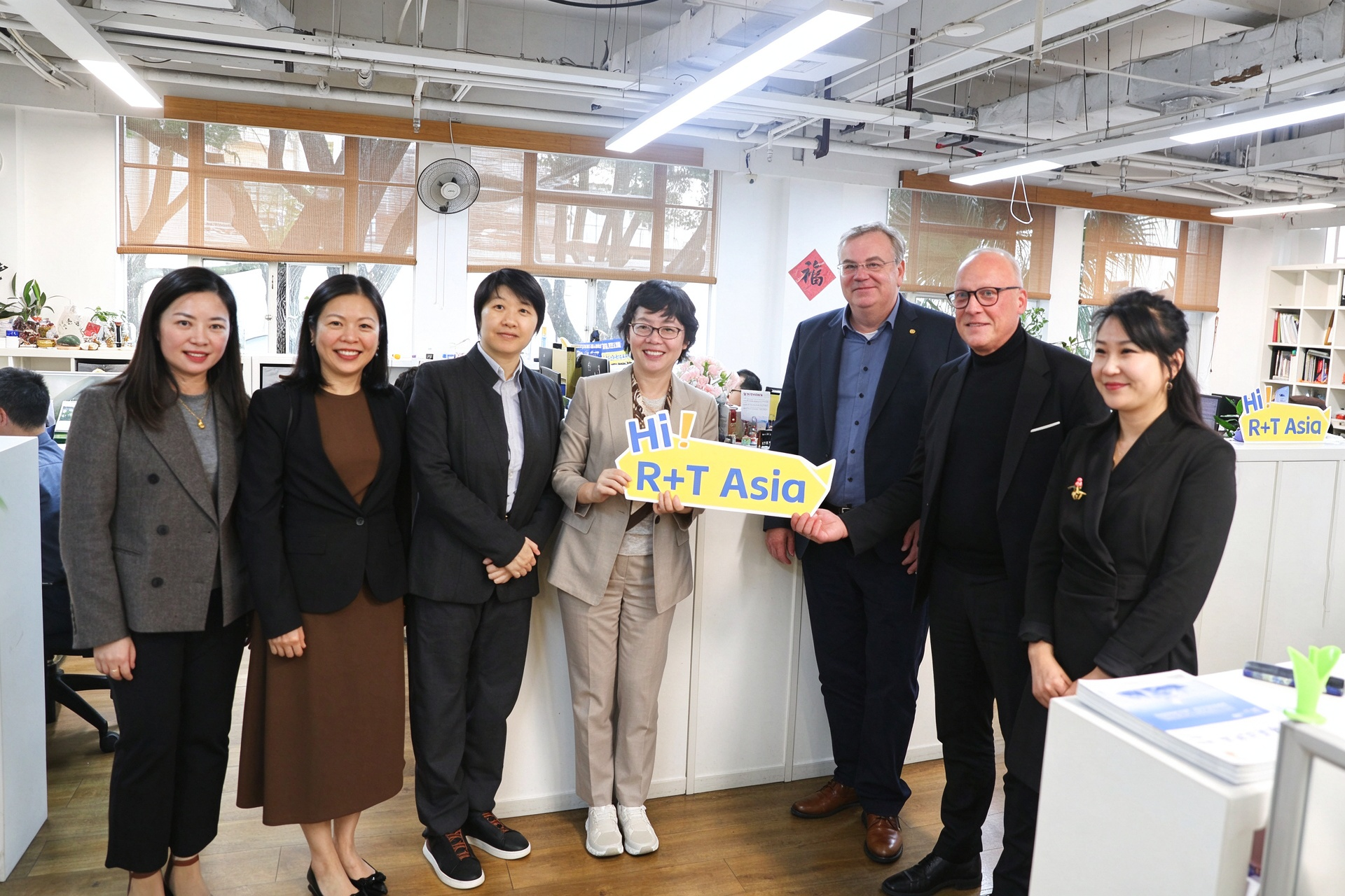 交流合作 | 德国斯图加特市长到访上海万耀企龙展览有限公司